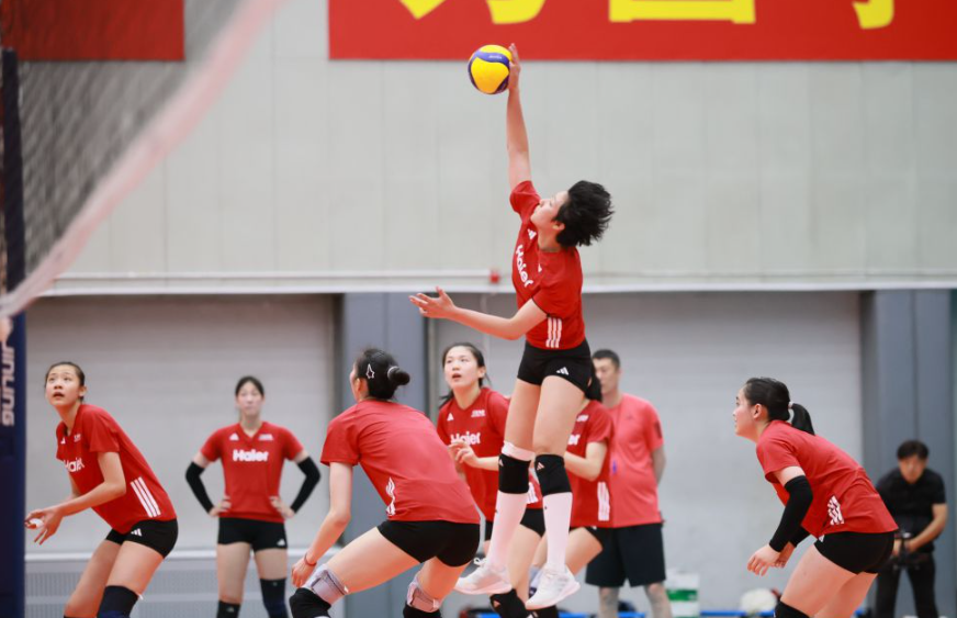完美体育综合深度参与体育公益活动